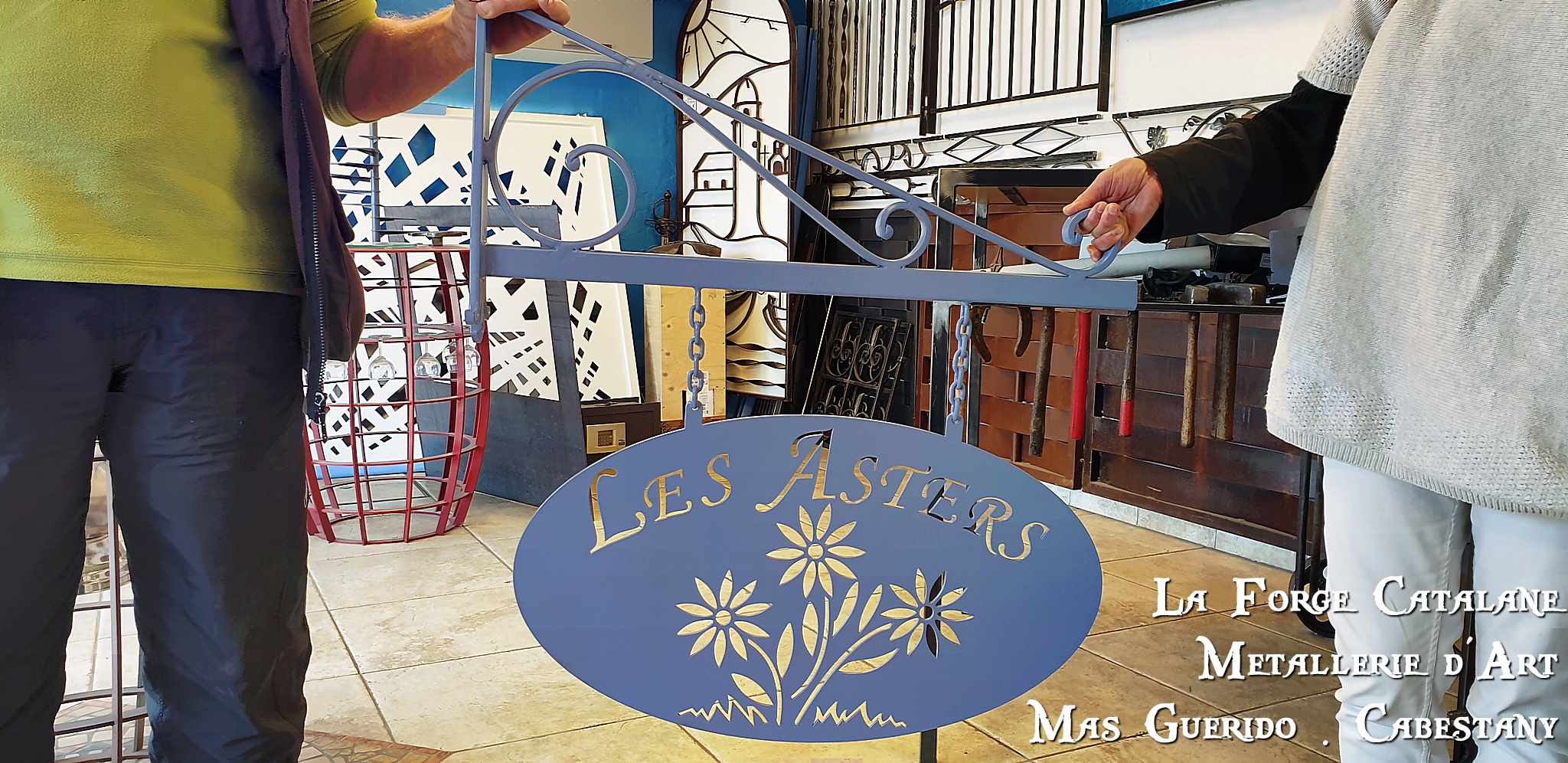 Enseigne en drapeau en decoupe laser forge catalane.jpg